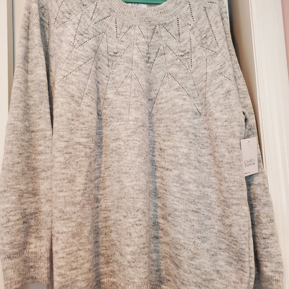 Croft & Barrow Light Gray Crew Neck Sweater